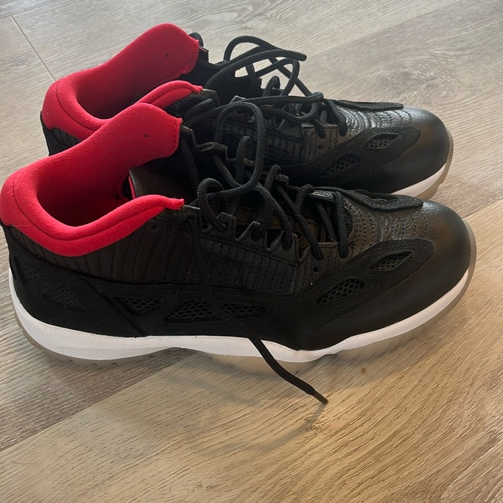 Air Jordan 11 Retro Low IE 'Bred' 2021